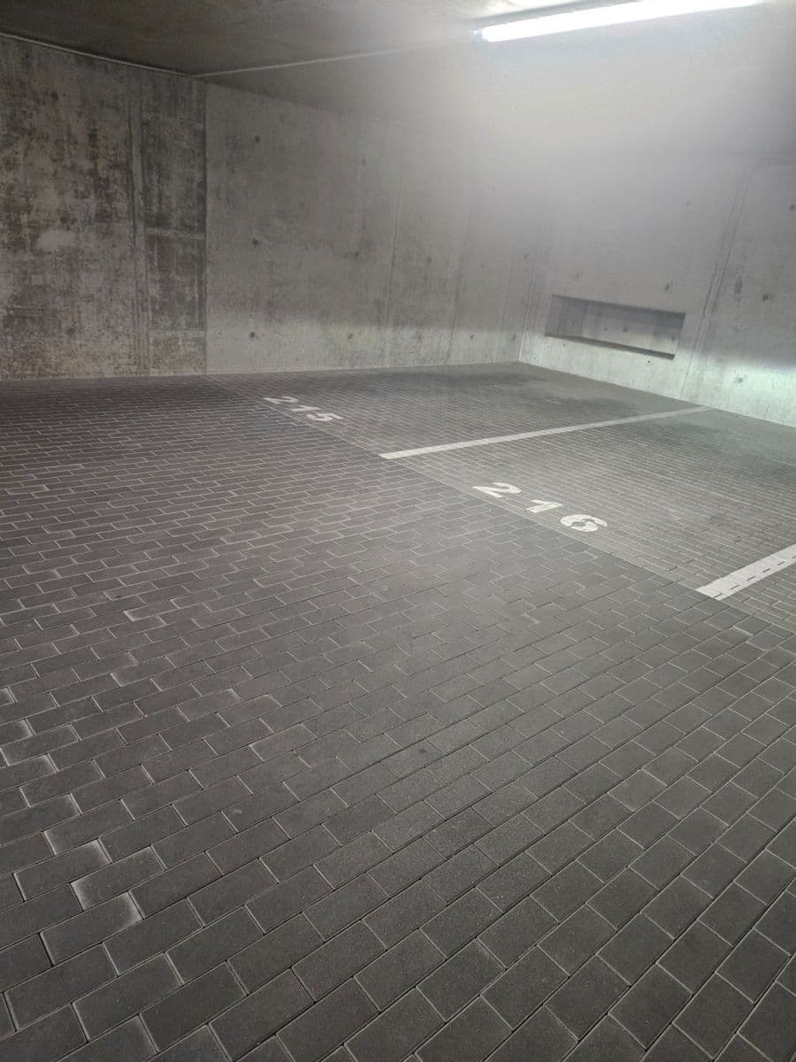 garage to rent, 12 m², Huppnerova, Prague, Prague garage to rent, 12 m², Huppnerova, Prague, Prague