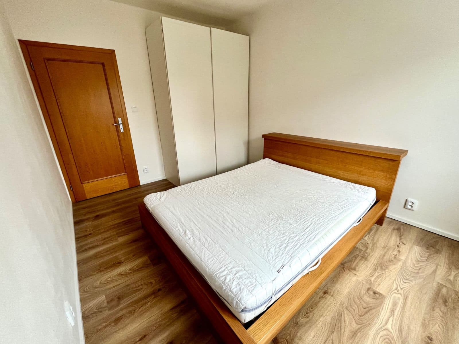 2 bedroom flat to rent, 56 m², Jeseniova, Prague, Prague 2 bedroom flat to rent, 56 m², Jeseniova, Prague, Prague