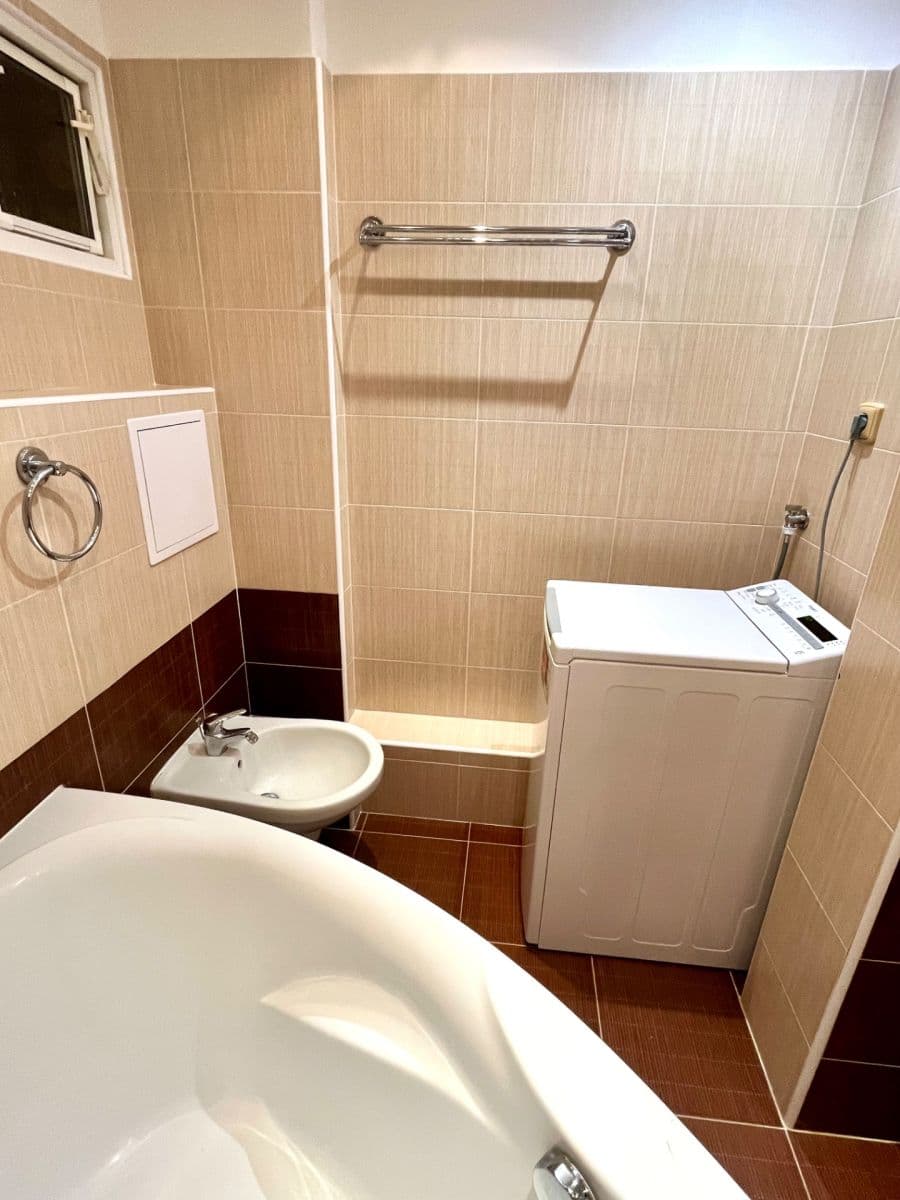 2 bedroom flat to rent, 56 m², Jeseniova, Prague, Prague 2 bedroom flat to rent, 56 m², Jeseniova, Prague, Prague