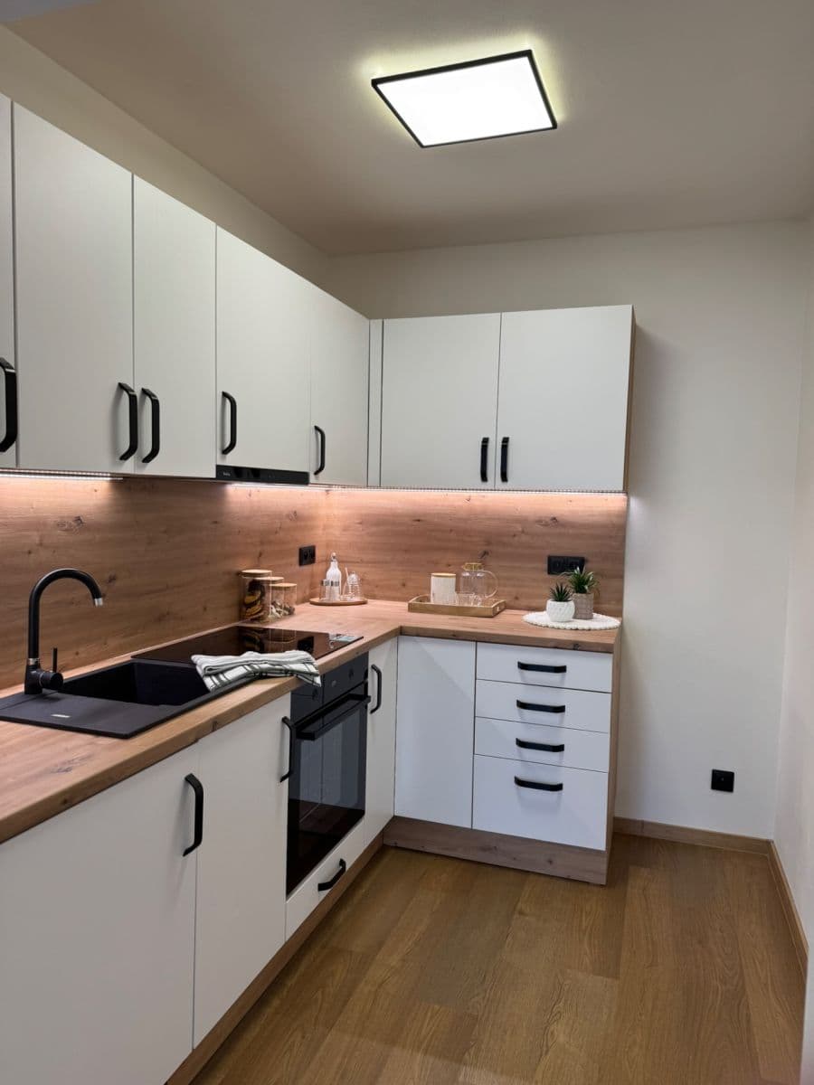 1 bedroom with open-plan kitchen flat to rent, 49 m², Rozmarýnová, Most, Ústecký Region 1 bedroom with open-plan kitchen flat to rent, 49 m², Rozmarýnová, Most, Ústecký Region