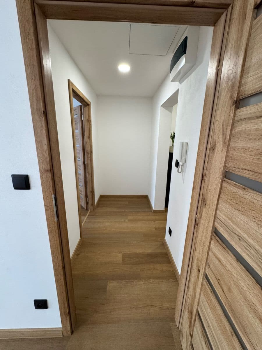 1 bedroom with open-plan kitchen flat to rent, 49 m², Rozmarýnová, Most, Ústecký Region 1 bedroom with open-plan kitchen flat to rent, 49 m², Rozmarýnová, Most, Ústecký Region