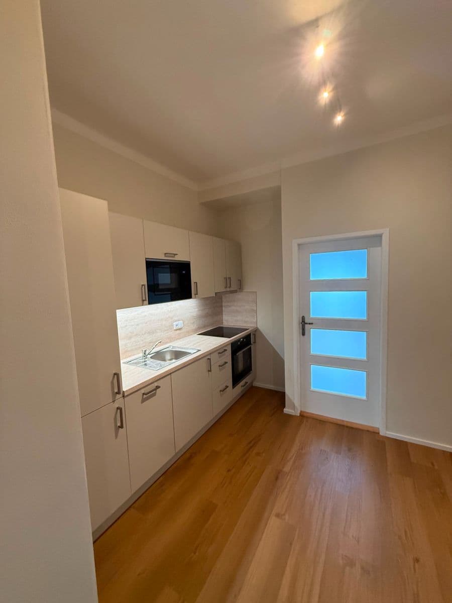 2 bedroom with open-plan kitchen flat to rent, 75 m², V Horní Stromce, Prague, Prague 2 bedroom with open-plan kitchen flat to rent, 75 m², V Horní Stromce, Prague, Prague
