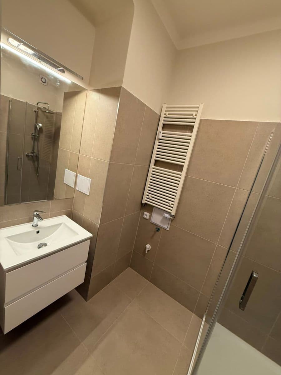 2 bedroom with open-plan kitchen flat to rent, 75 m², V Horní Stromce, Prague, Prague 2 bedroom with open-plan kitchen flat to rent, 75 m², V Horní Stromce, Prague, Prague