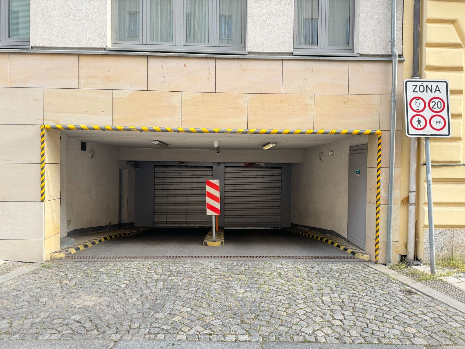garage to rent, 15 m², Karla Engliše, Prague, Prague garage to rent, 15 m², Karla Engliše, Prague, Prague