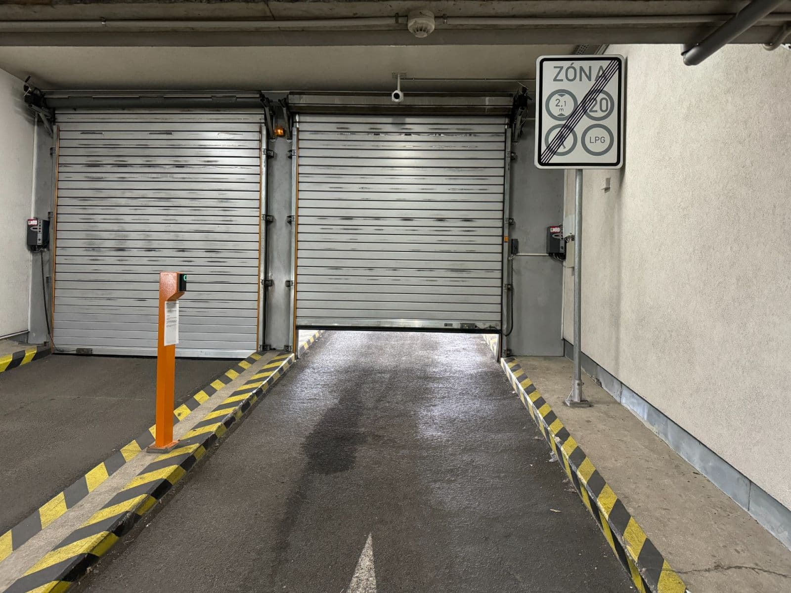 garage to rent, 15 m², Karla Engliše, Prague, Prague garage to rent, 15 m², Karla Engliše, Prague, Prague