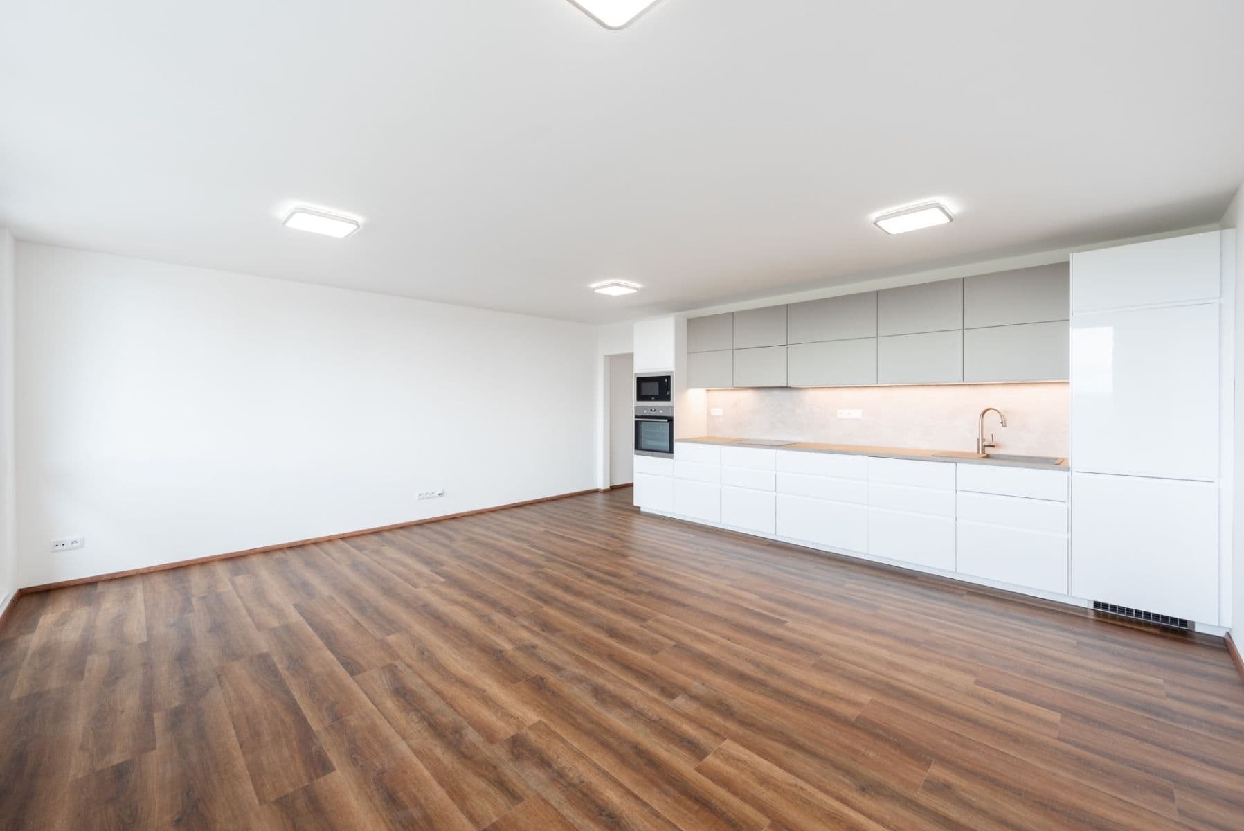 2 bedroom with open-plan kitchen flat for sale, 85 m², Doležalova, Prague, Prague 2 bedroom with open-plan kitchen flat for sale, 85 m², Doležalova, Prague, Prague