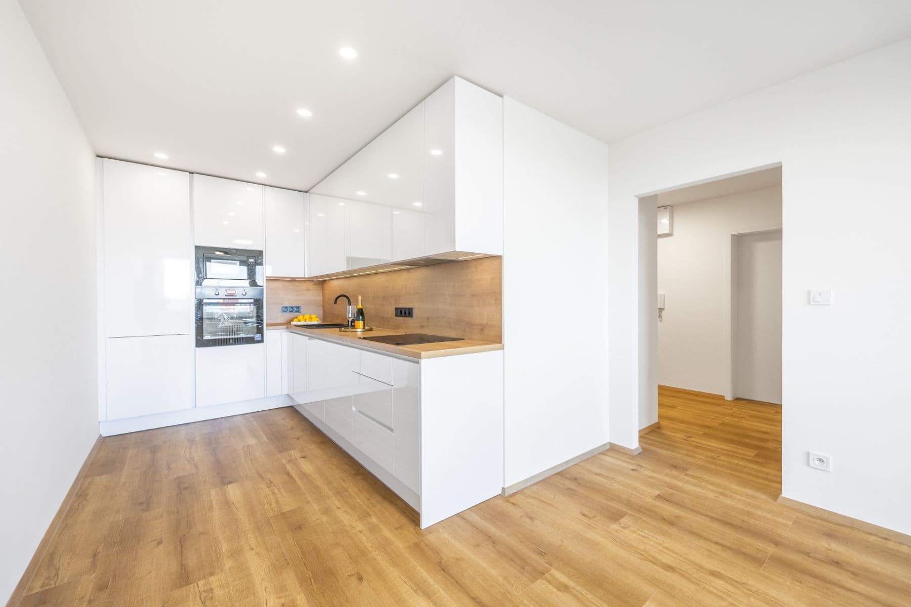 2 bedroom with open-plan kitchen flat for sale, 69 m², Rezlerova, Prague, Prague 2 bedroom with open-plan kitchen flat for sale, 69 m², Rezlerova, Prague, Prague