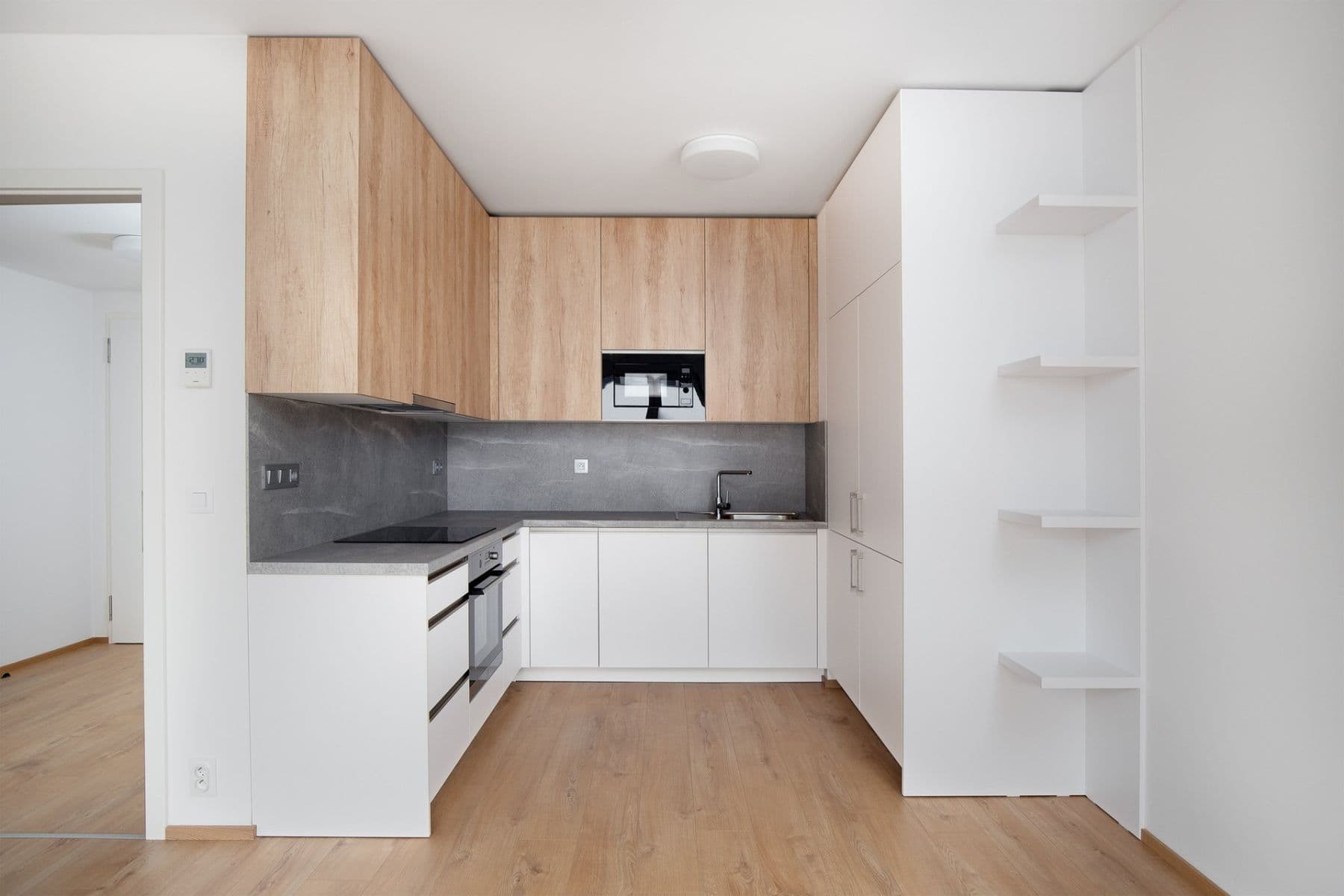 1 bedroom with open-plan kitchen flat to rent, 56 m², Nebřenická, Prague, Prague 1 bedroom with open-plan kitchen flat to rent, 56 m², Nebřenická, Prague, Prague