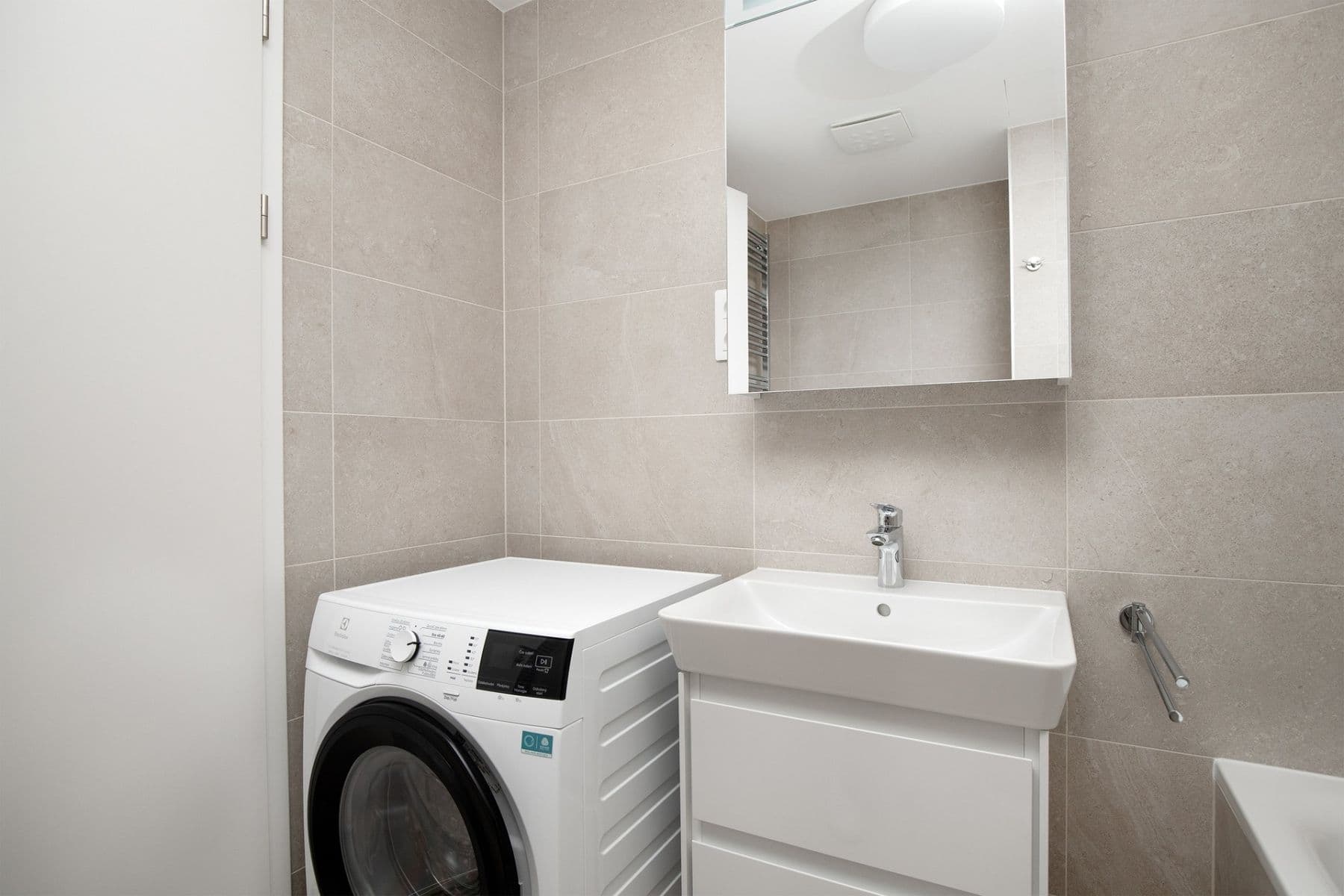 1 bedroom with open-plan kitchen flat to rent, 56 m², Nebřenická, Prague, Prague 1 bedroom with open-plan kitchen flat to rent, 56 m², Nebřenická, Prague, Prague