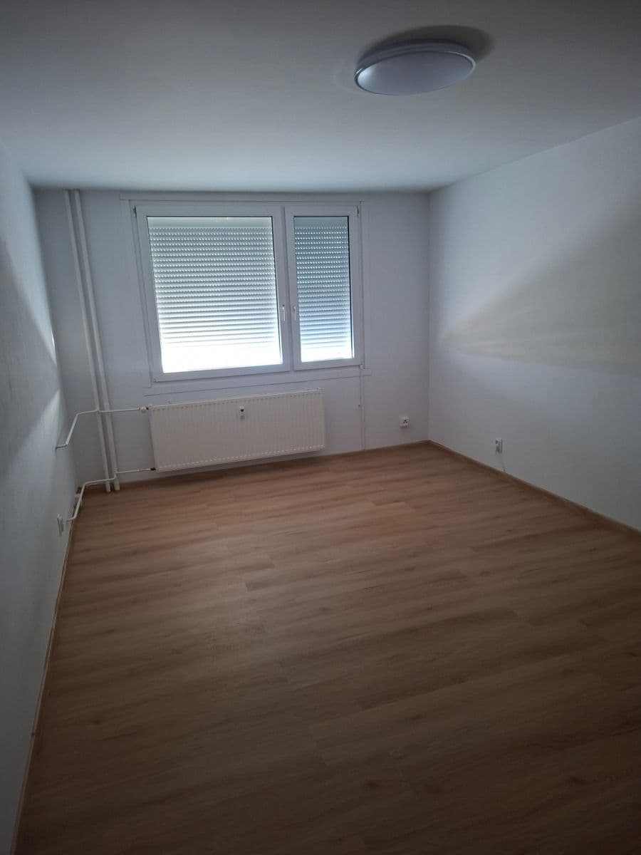 4 bedroom flat to rent, 76 m², Jesenická, Plzeň, Plzeňský Region 4 bedroom flat to rent, 76 m², Jesenická, Plzeň, Plzeňský Region