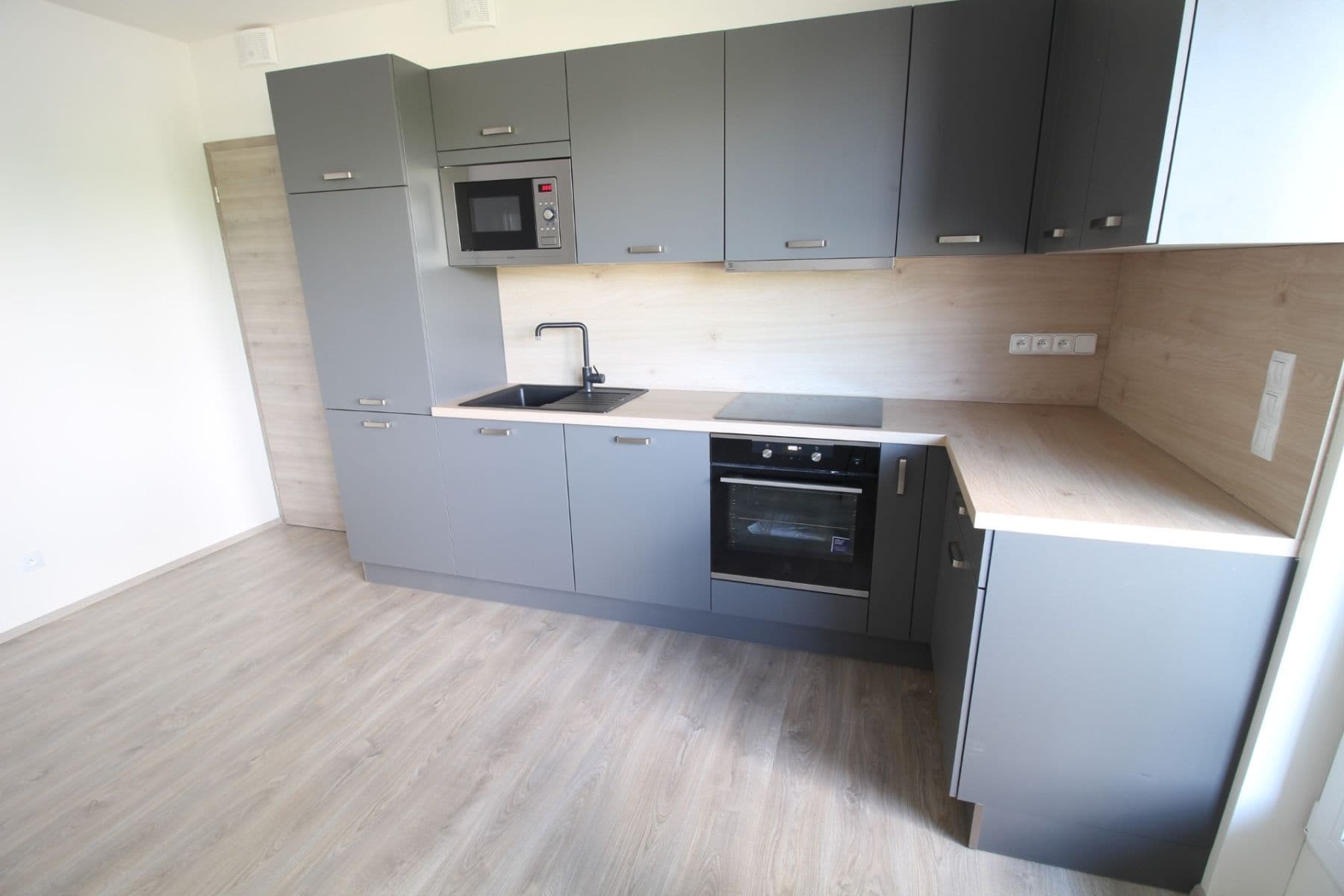 1 bedroom with open-plan kitchen flat to rent, 50 m², Hornoměcholupská, Prague, Prague 1 bedroom with open-plan kitchen flat to rent, 50 m², Hornoměcholupská, Prague, Prague