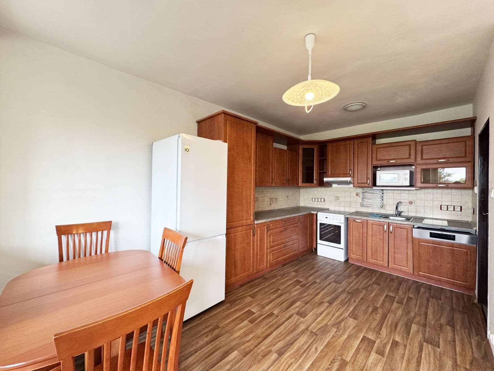 2 bedroom with open-plan kitchen flat to rent, 72 m², Hlivická, Prague, Prague 2 bedroom with open-plan kitchen flat to rent, 72 m², Hlivická, Prague, Prague