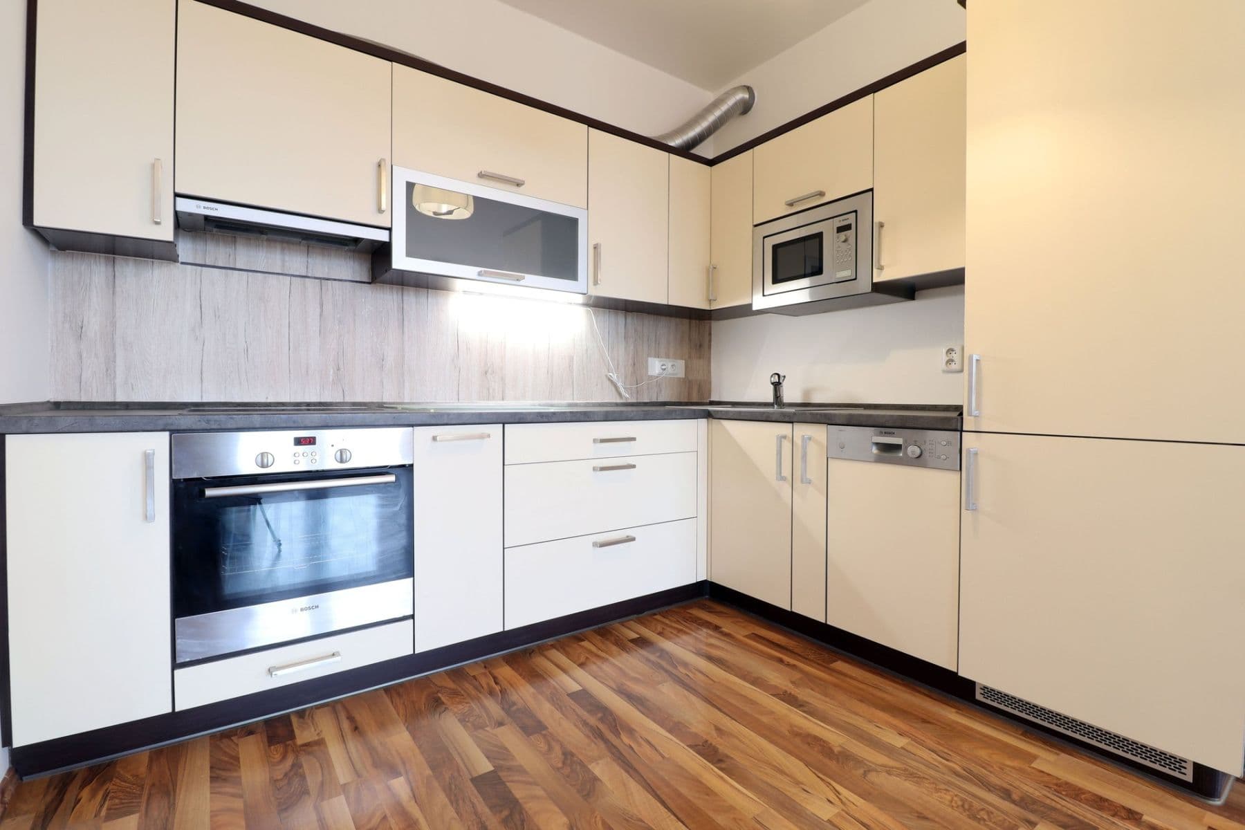 1 bedroom with open-plan kitchen flat to rent, 68 m², Edisonova, Prague, Prague 1 bedroom with open-plan kitchen flat to rent, 68 m², Edisonova, Prague, Prague