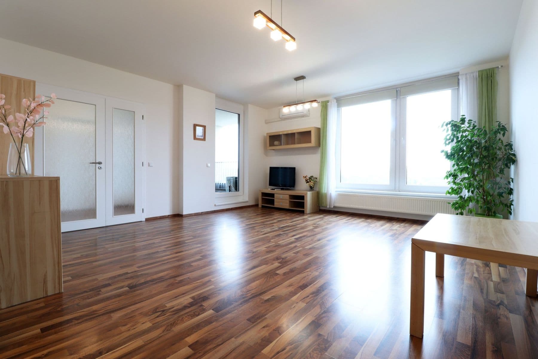 1 bedroom with open-plan kitchen flat to rent, 68 m², Edisonova, Prague, Prague 1 bedroom with open-plan kitchen flat to rent, 68 m², Edisonova, Prague, Prague