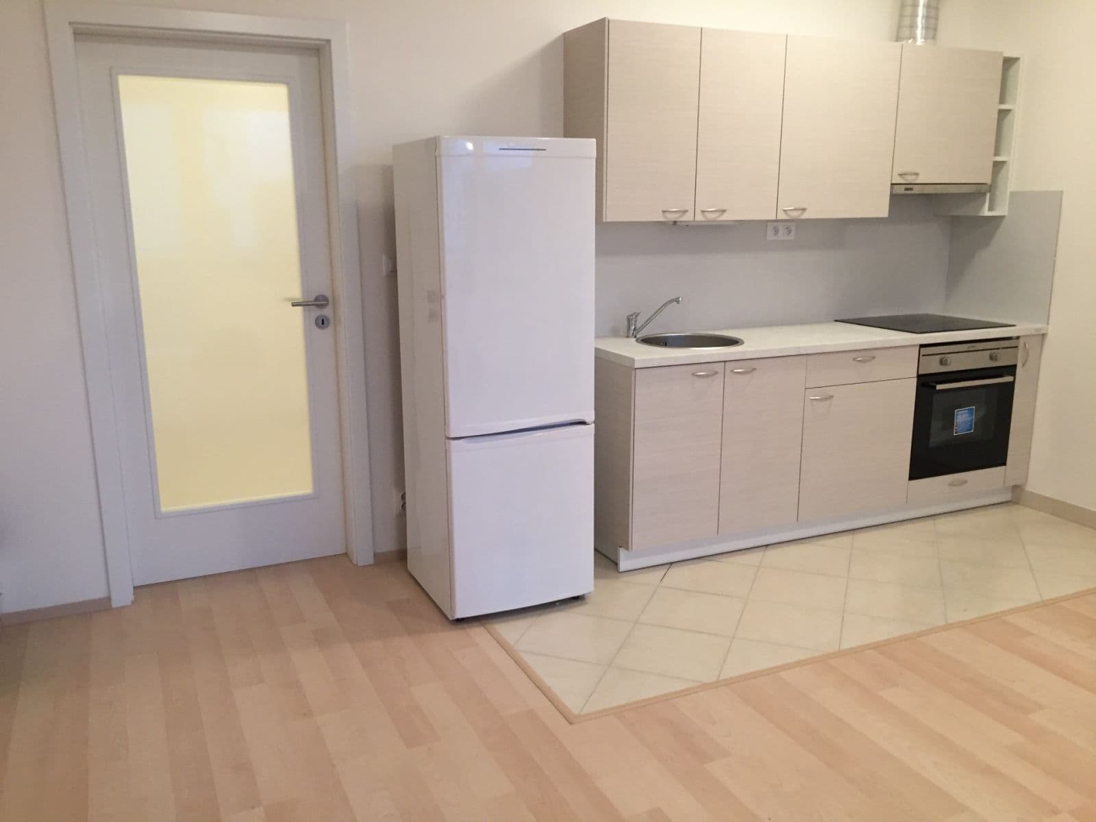 Studio flat to rent, 35 m², Modenská, Prague, Prague Studio flat to rent, 35 m², Modenská, Prague, Prague