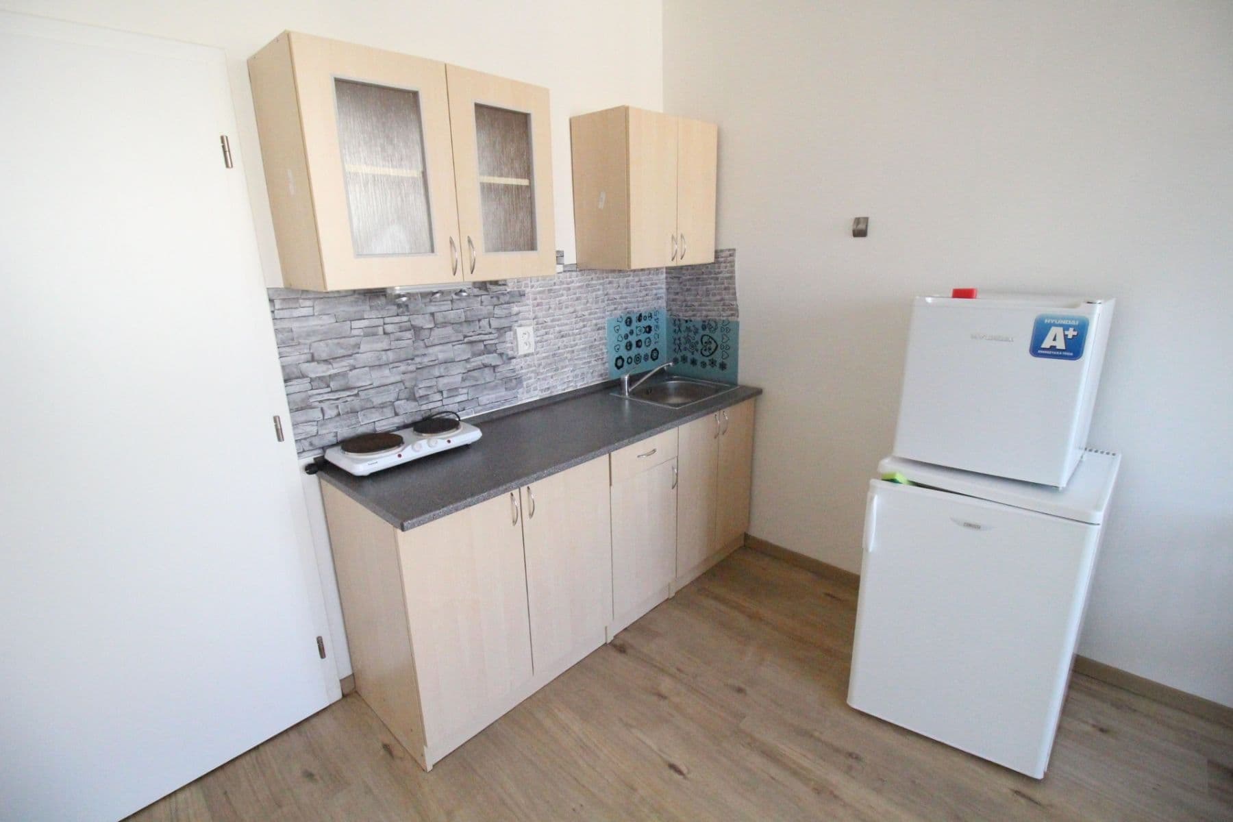 Studio flat to rent, 23 m², Hornoměcholupská, Prague, Prague Studio flat to rent, 23 m², Hornoměcholupská, Prague, Prague