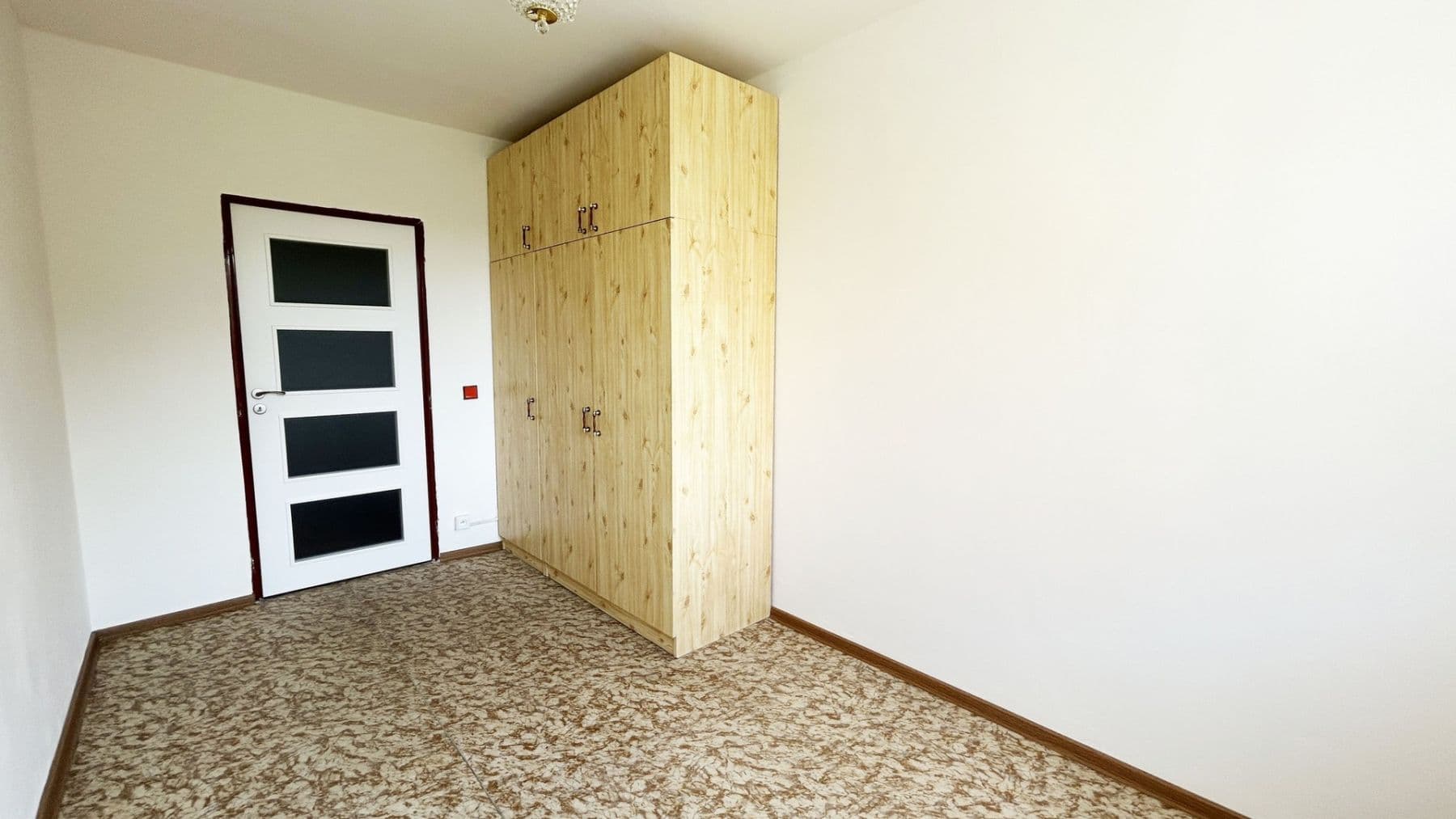 1 bedroom with open-plan kitchen flat to rent, 52 m², Vikova, Slaný, Středočeský Region 1 bedroom with open-plan kitchen flat to rent, 52 m², Vikova, Slaný, Středočeský Region
