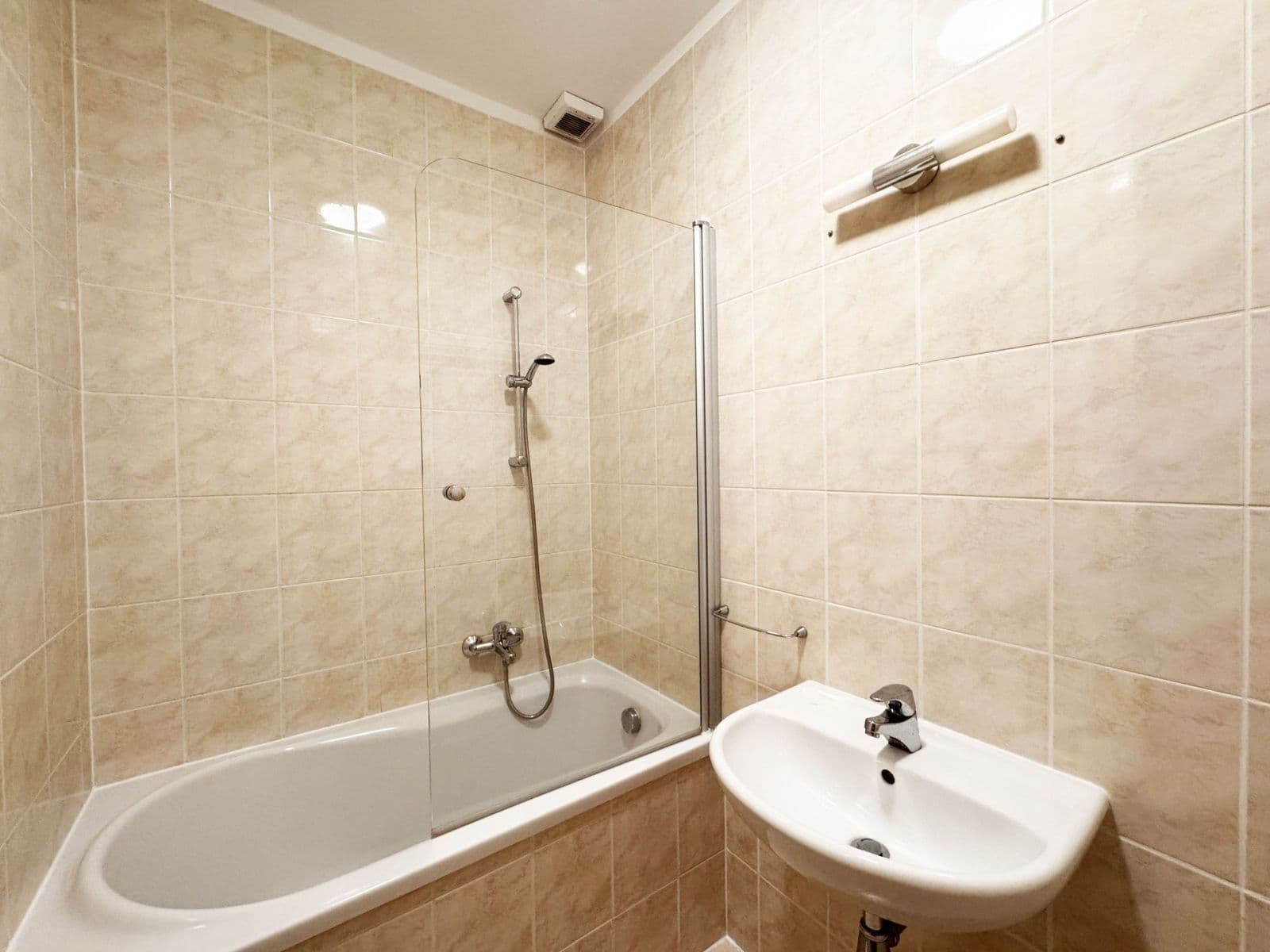 2 bedroom with open-plan kitchen flat to rent, 80 m², Libušská, Prague, Prague 2 bedroom with open-plan kitchen flat to rent, 80 m², Libušská, Prague, Prague