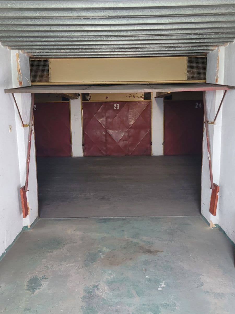 garage to rent, 14 m², Brožíkova, Plzeň, Plzeňský Region garage to rent, 14 m², Brožíkova, Plzeň, Plzeňský Region