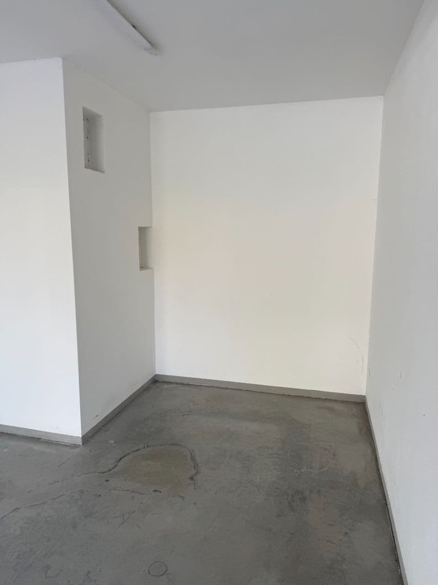 garage to rent, 18 m², Střední, Velké Meziříčí, Vysočina Region garage to rent, 18 m², Střední, Velké Meziříčí, Vysočina Region