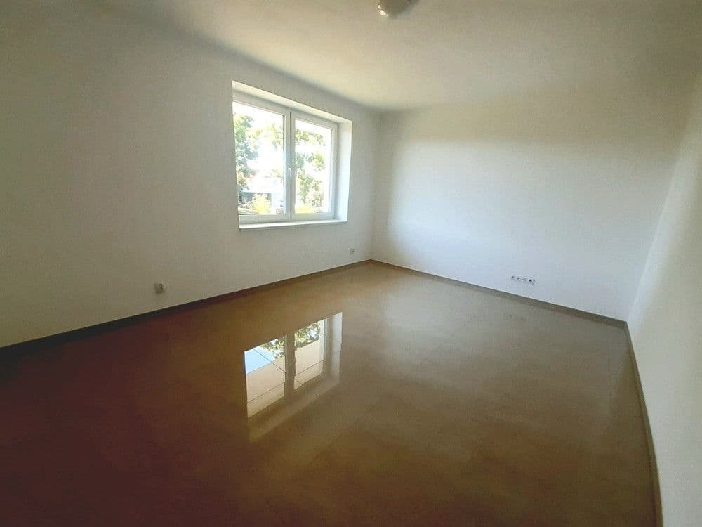 4 bedroom flat to rent, 150 m², Na Zlaté stoce, České Budějovice, Jihočeský Region 4 bedroom flat to rent, 150 m², Na Zlaté stoce, České Budějovice, Jihočeský Region