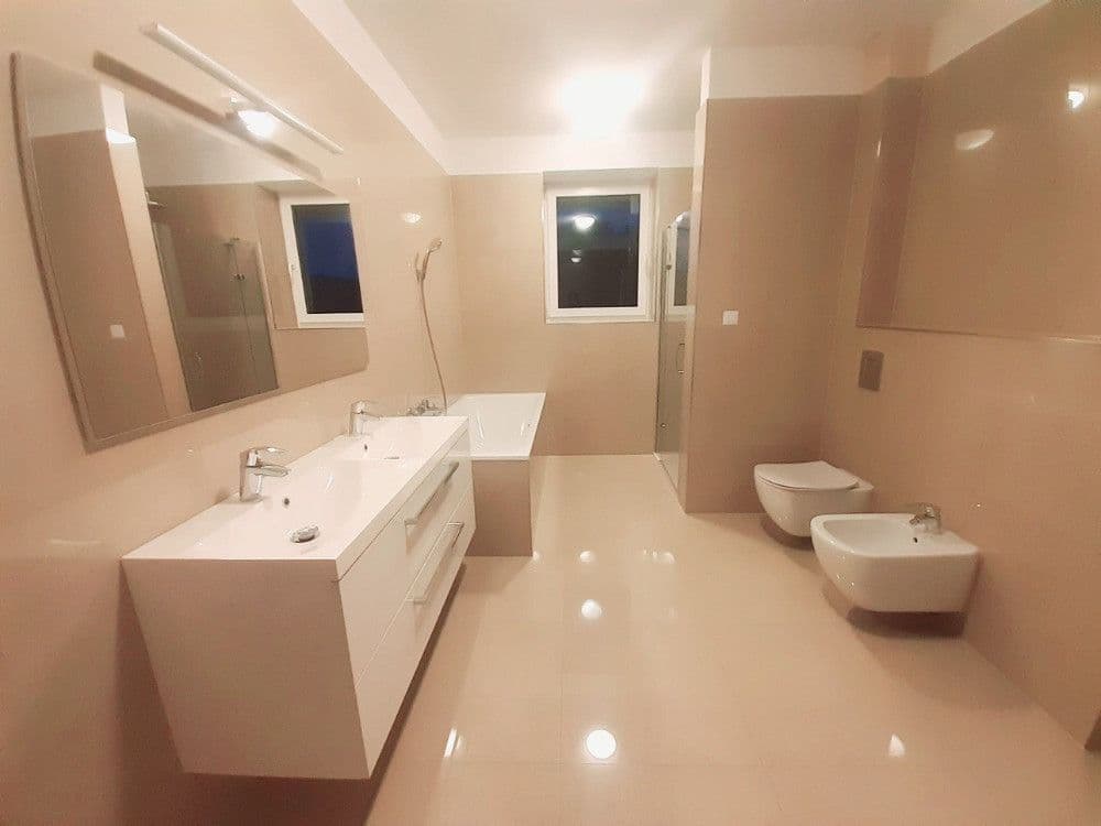 4 bedroom flat to rent, 150 m², Na Zlaté stoce, České Budějovice, Jihočeský Region 4 bedroom flat to rent, 150 m², Na Zlaté stoce, České Budějovice, Jihočeský Region
