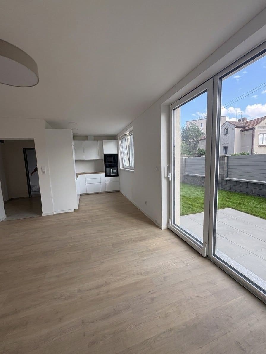 1 bedroom with open-plan kitchen flat to rent, 50 m², Ohnivcova, Prague, Prague 1 bedroom with open-plan kitchen flat to rent, 50 m², Ohnivcova, Prague, Prague