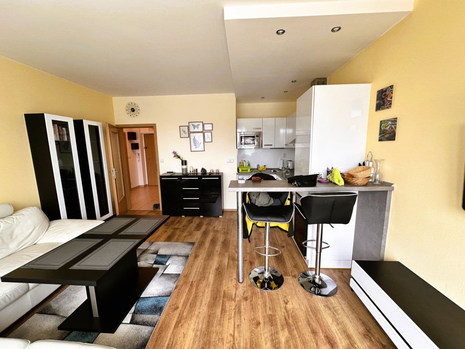 1 bedroom with open-plan kitchen flat to rent, 48 m², Jeřabinová, Prague, Prague 1 bedroom with open-plan kitchen flat to rent, 48 m², Jeřabinová, Prague, Prague