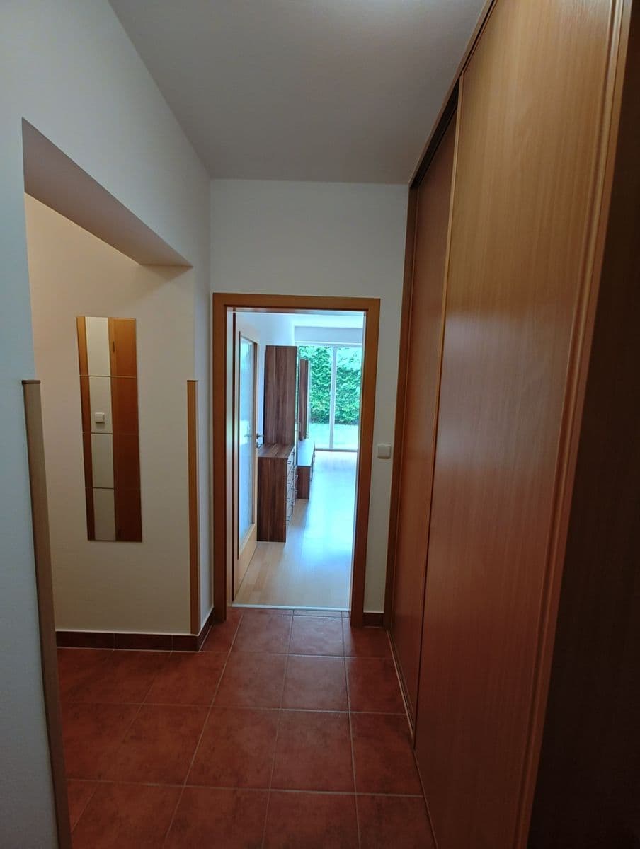 1 bedroom with open-plan kitchen flat to rent, 53 m², Lysolajská, Horoměřice, Středočeský Region 1 bedroom with open-plan kitchen flat to rent, 53 m², Lysolajská, Horoměřice, Středočeský Region