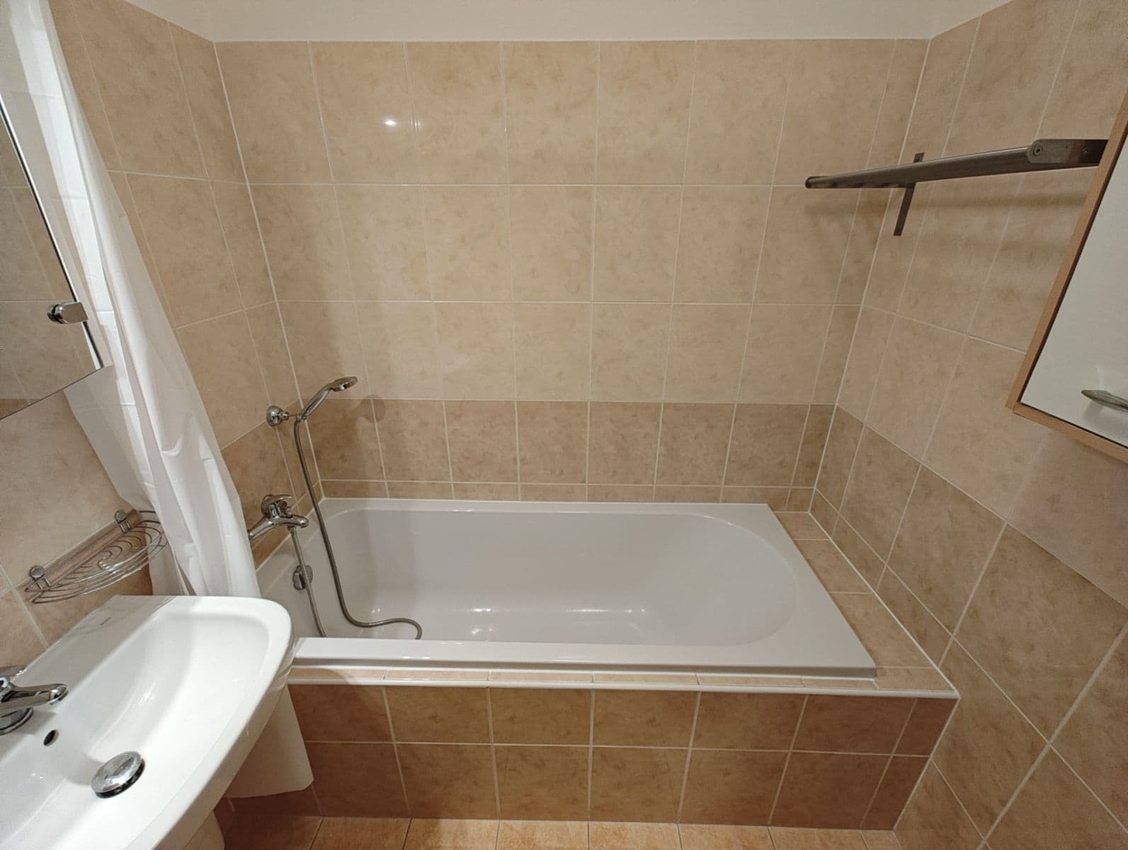 1 bedroom with open-plan kitchen flat to rent, 53 m², Lysolajská, Horoměřice, Středočeský Region 1 bedroom with open-plan kitchen flat to rent, 53 m², Lysolajská, Horoměřice, Středočeský Region