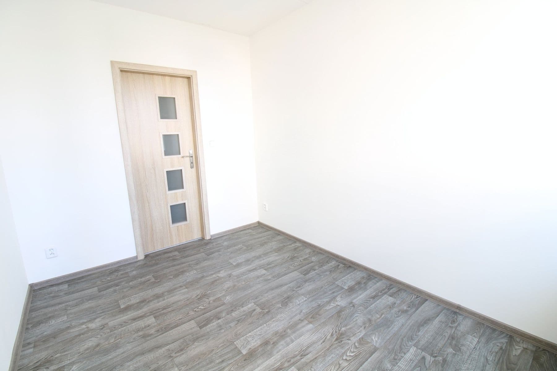 1 bedroom with open-plan kitchen flat to rent, 40 m², Vitry, Kladno, Středočeský Region 1 bedroom with open-plan kitchen flat to rent, 40 m², Vitry, Kladno, Středočeský Region