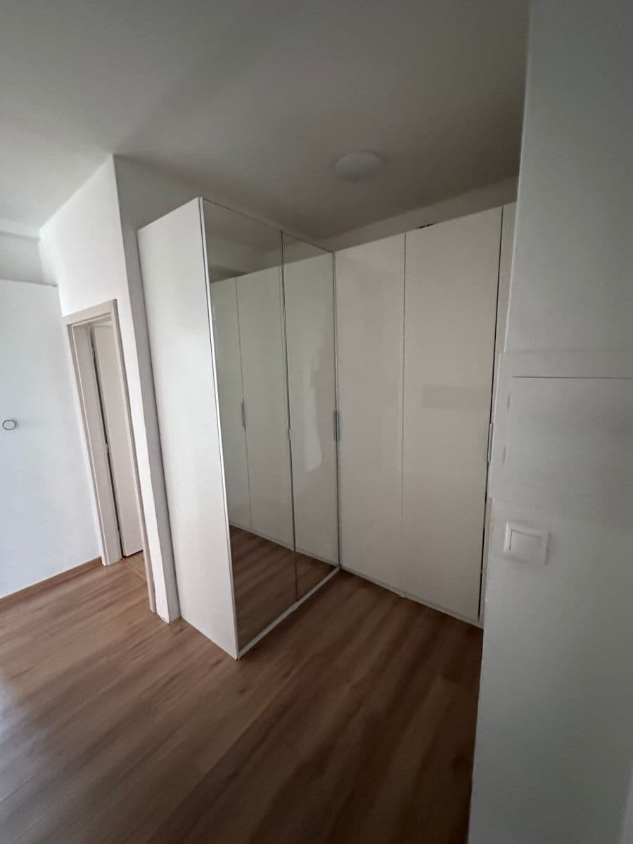 2 bedroom with open-plan kitchen flat to rent, 74 m², Botanická, Brno, Jihomoravský Region 2 bedroom with open-plan kitchen flat to rent, 74 m², Botanická, Brno, Jihomoravský Region