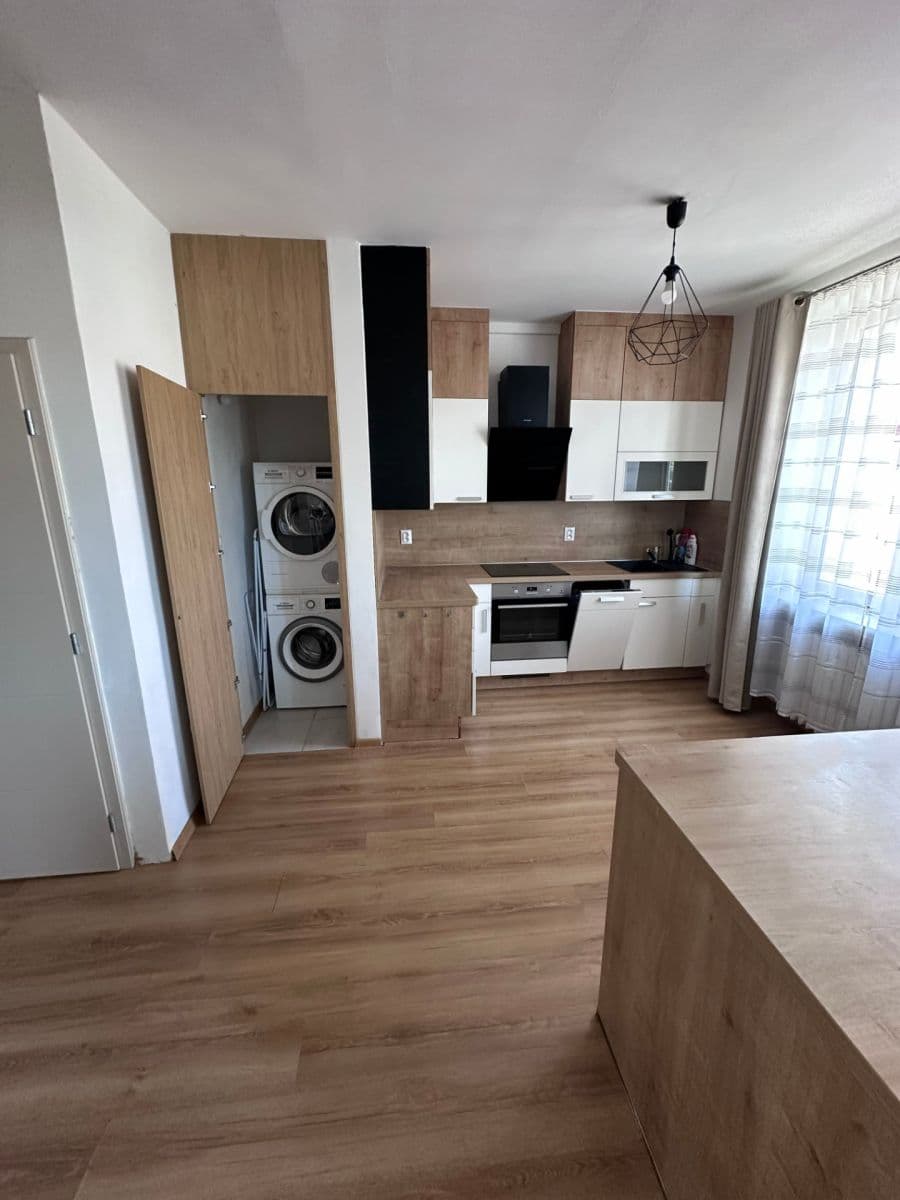 2 bedroom with open-plan kitchen flat to rent, 74 m², Botanická, Brno, Jihomoravský Region 2 bedroom with open-plan kitchen flat to rent, 74 m², Botanická, Brno, Jihomoravský Region