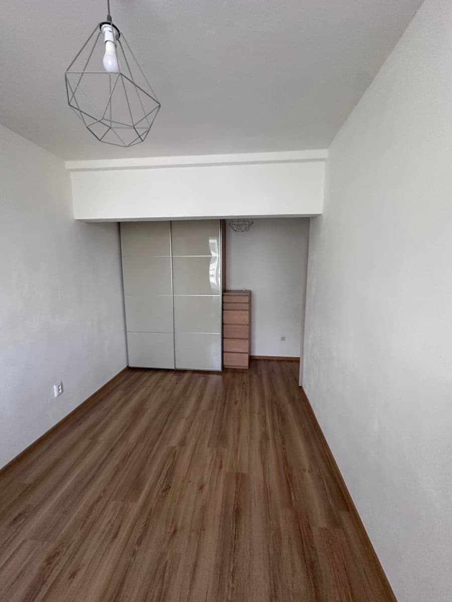 2 bedroom with open-plan kitchen flat to rent, 74 m², Botanická, Brno, Jihomoravský Region 2 bedroom with open-plan kitchen flat to rent, 74 m², Botanická, Brno, Jihomoravský Region