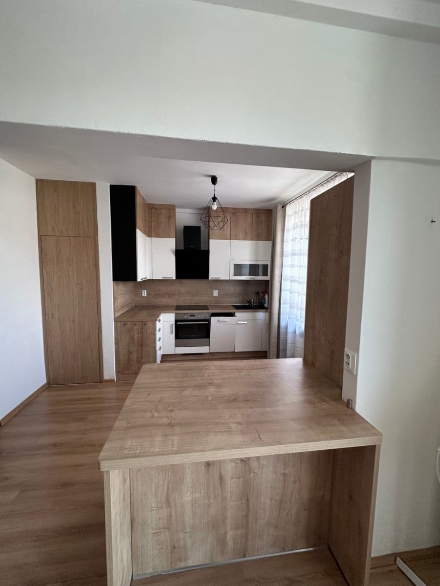 2 bedroom with open-plan kitchen flat to rent, 74 m², Botanická, Brno, Jihomoravský Region 2 bedroom with open-plan kitchen flat to rent, 74 m², Botanická, Brno, Jihomoravský Region