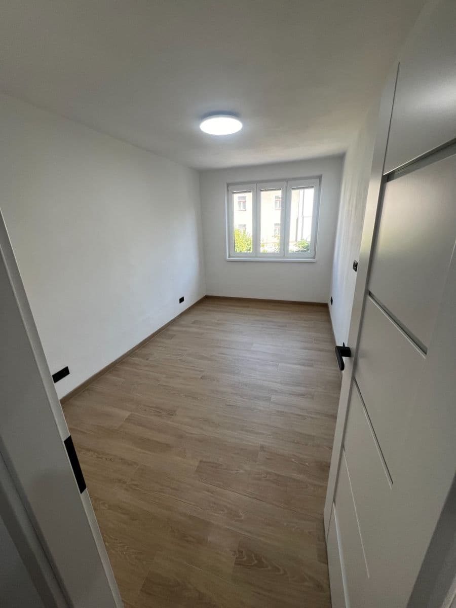 3 bedroom with open-plan kitchen flat to rent, 73 m², Branická, Prague, Prague 3 bedroom with open-plan kitchen flat to rent, 73 m², Branická, Prague, Prague