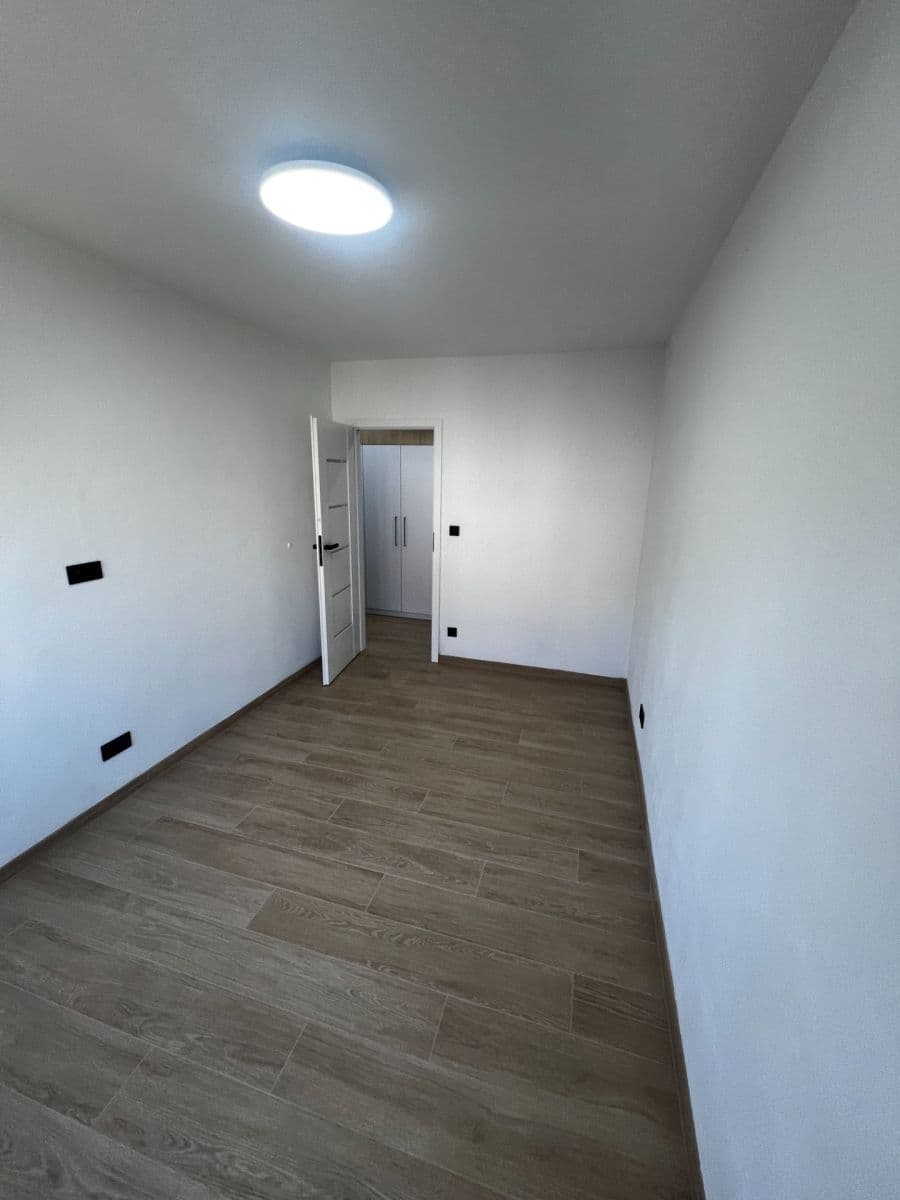 3 bedroom with open-plan kitchen flat to rent, 73 m², Branická, Prague, Prague 3 bedroom with open-plan kitchen flat to rent, 73 m², Branická, Prague, Prague