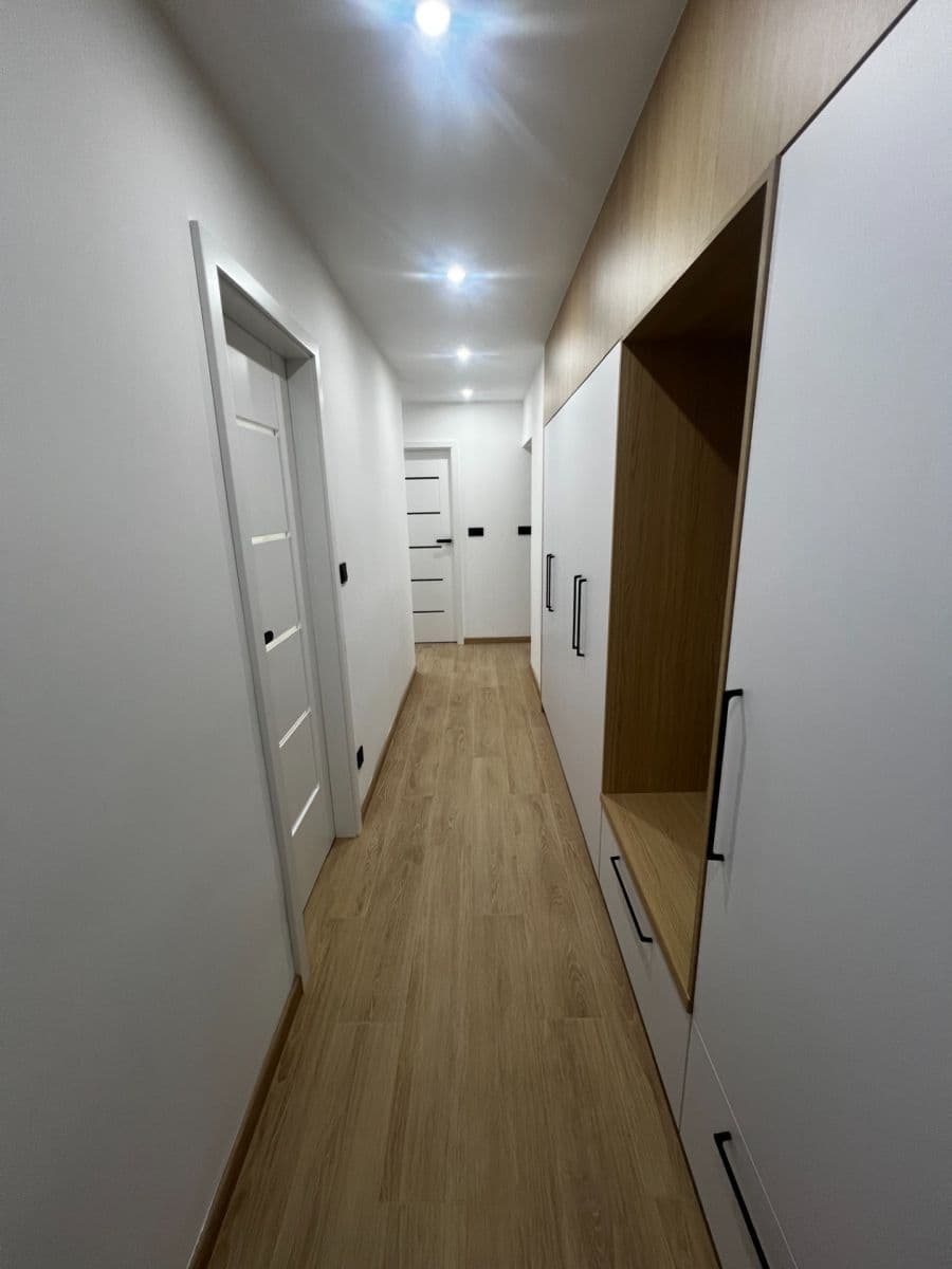 3 bedroom with open-plan kitchen flat to rent, 73 m², Branická, Prague, Prague 3 bedroom with open-plan kitchen flat to rent, 73 m², Branická, Prague, Prague