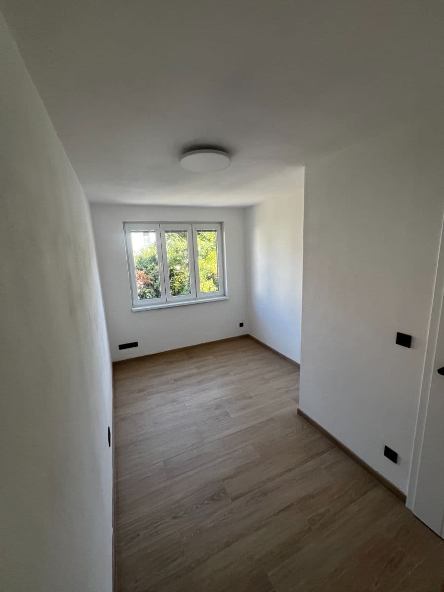3 bedroom with open-plan kitchen flat to rent, 73 m², Branická, Prague, Prague 3 bedroom with open-plan kitchen flat to rent, 73 m², Branická, Prague, Prague