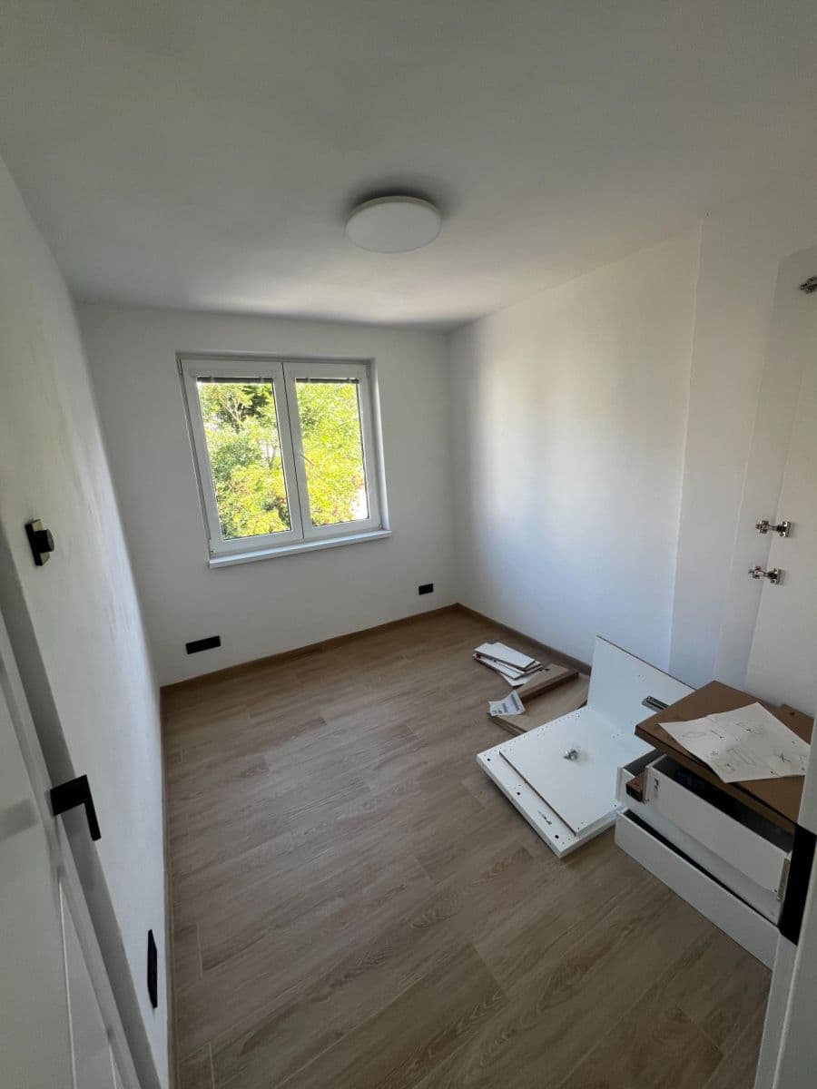 3 bedroom with open-plan kitchen flat to rent, 73 m², Branická, Prague, Prague 3 bedroom with open-plan kitchen flat to rent, 73 m², Branická, Prague, Prague