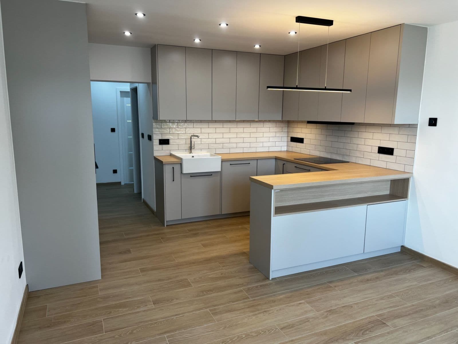3 bedroom with open-plan kitchen flat to rent, 73 m², Branická, Prague, Prague 3 bedroom with open-plan kitchen flat to rent, 73 m², Branická, Prague, Prague
