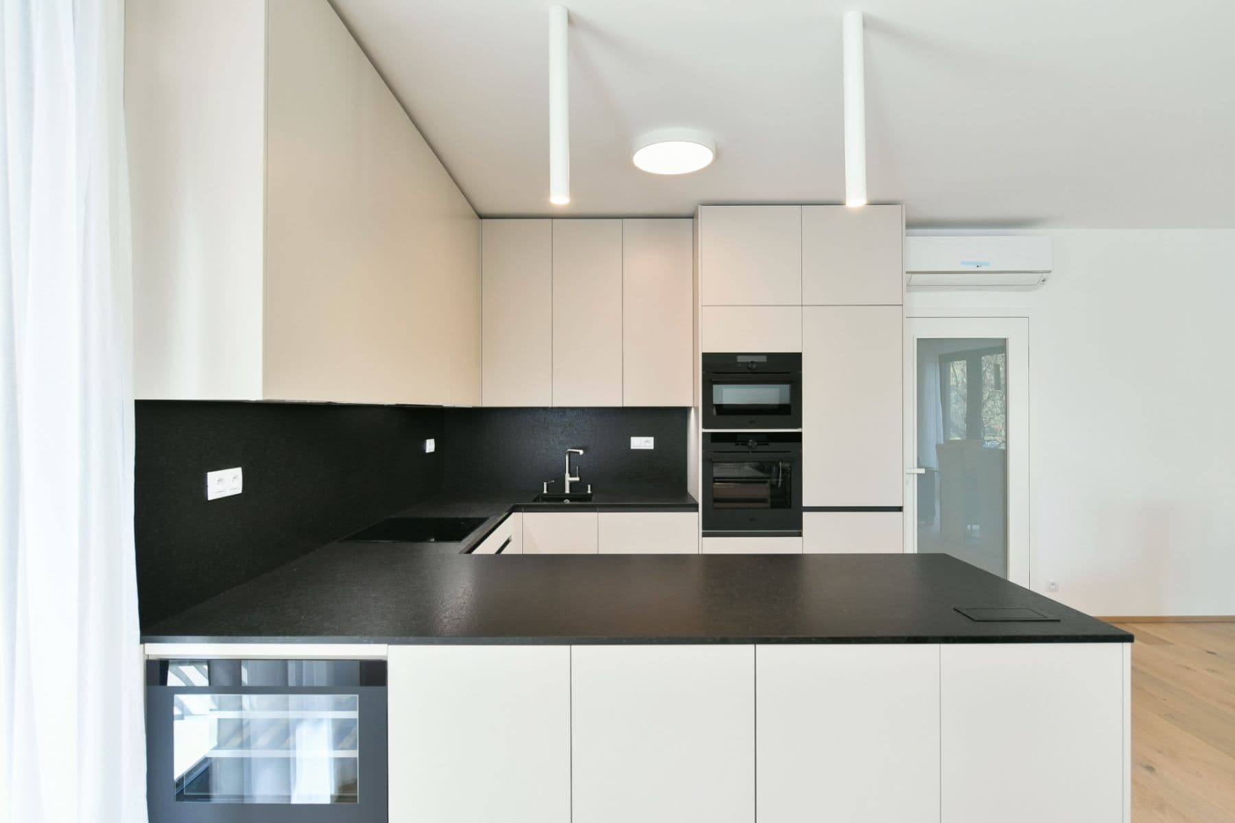 2 bedroom with open-plan kitchen flat to rent, 115 m², Michelská, Prague, Prague 2 bedroom with open-plan kitchen flat to rent, 115 m², Michelská, Prague, Prague