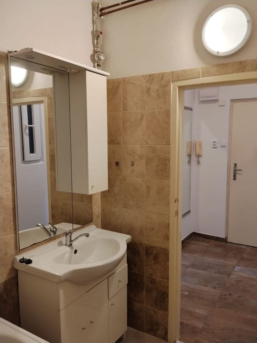 Studio flat to rent, 36 m², Školní, Prague, Prague Studio flat to rent, 36 m², Školní, Prague, Prague