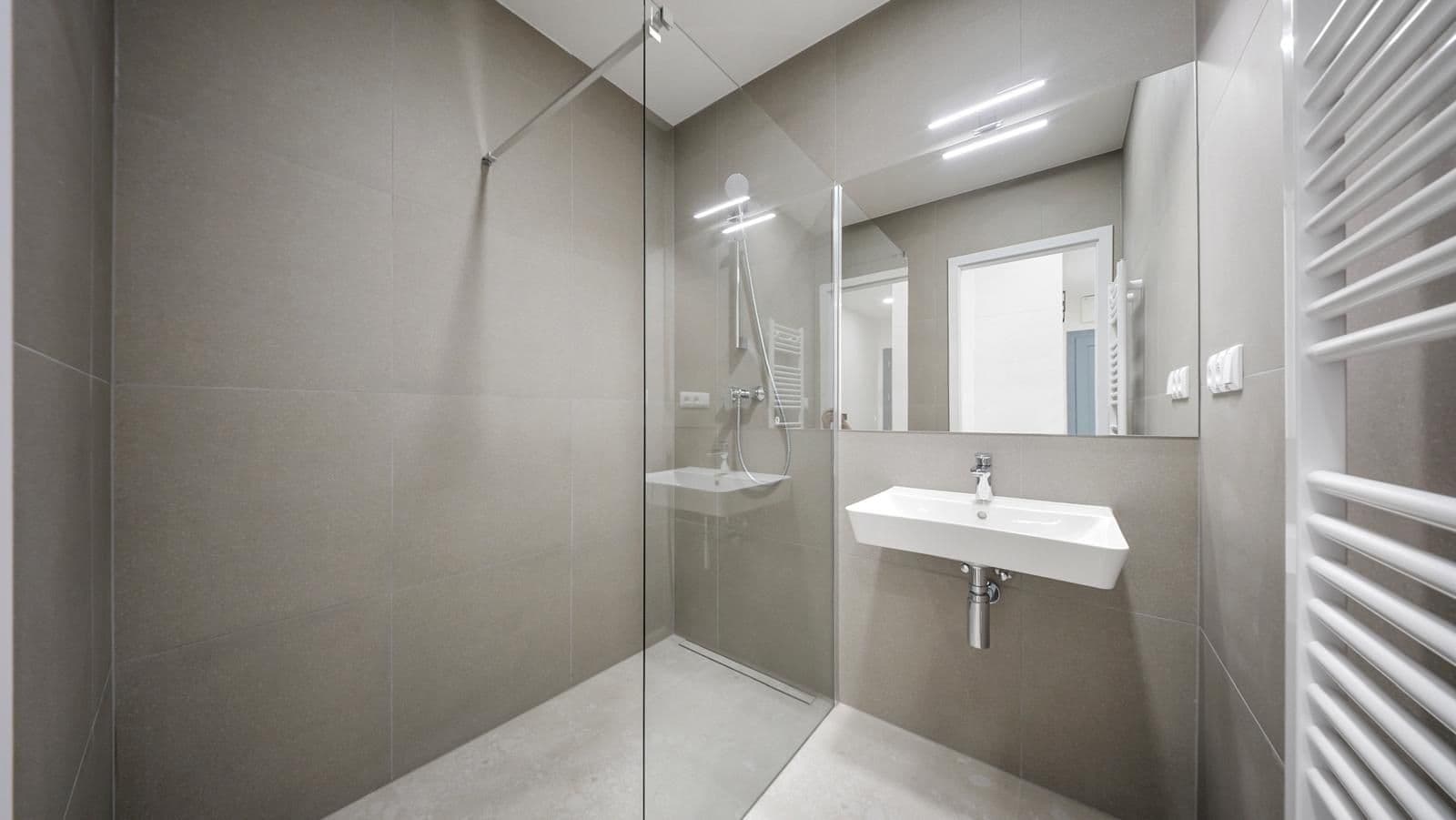 1 bedroom with open-plan kitchen flat to rent, 55 m², Jeseniova, Prague, Prague 1 bedroom with open-plan kitchen flat to rent, 55 m², Jeseniova, Prague, Prague