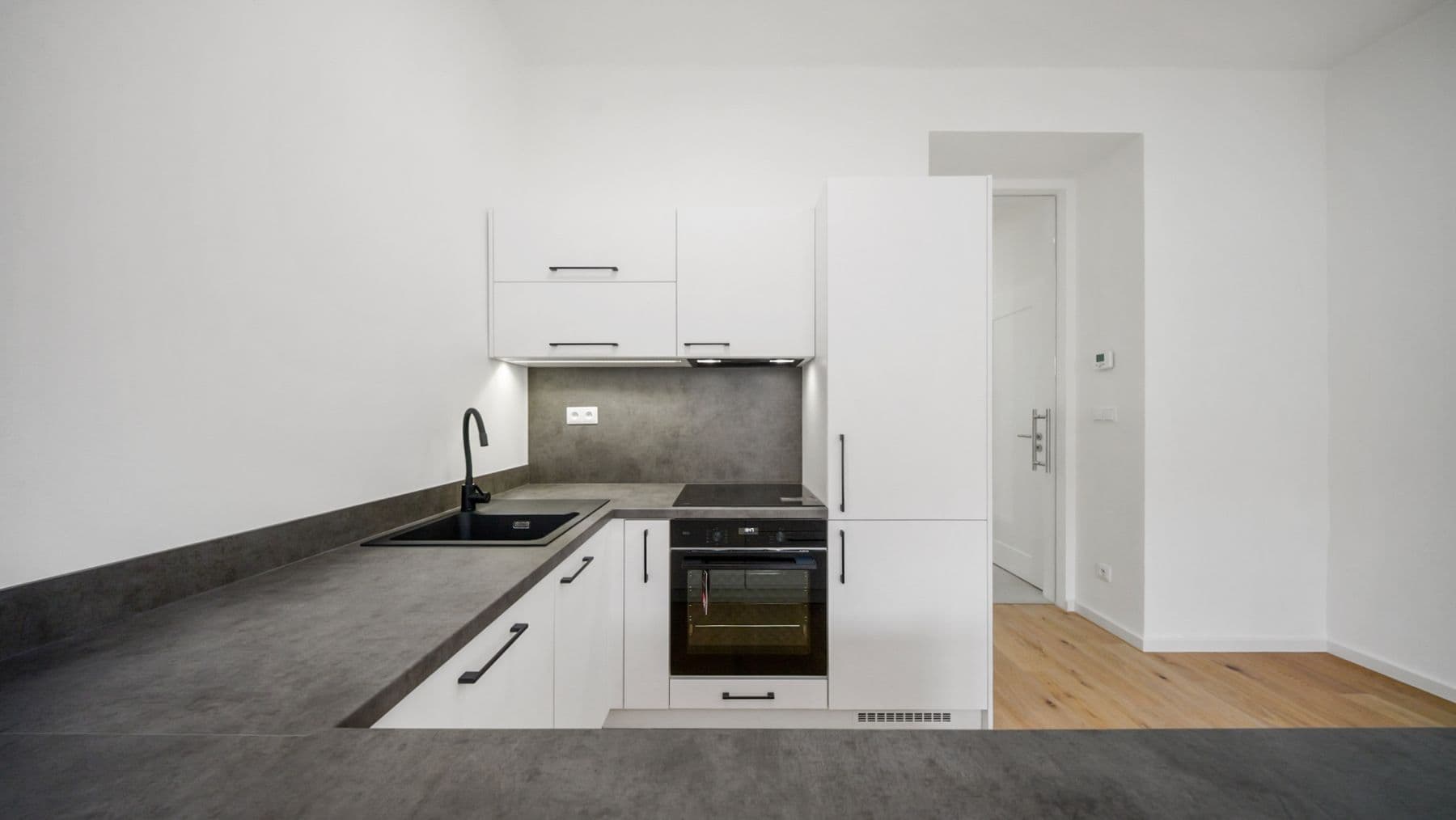 1 bedroom with open-plan kitchen flat to rent, 55 m², Jeseniova, Prague, Prague 1 bedroom with open-plan kitchen flat to rent, 55 m², Jeseniova, Prague, Prague