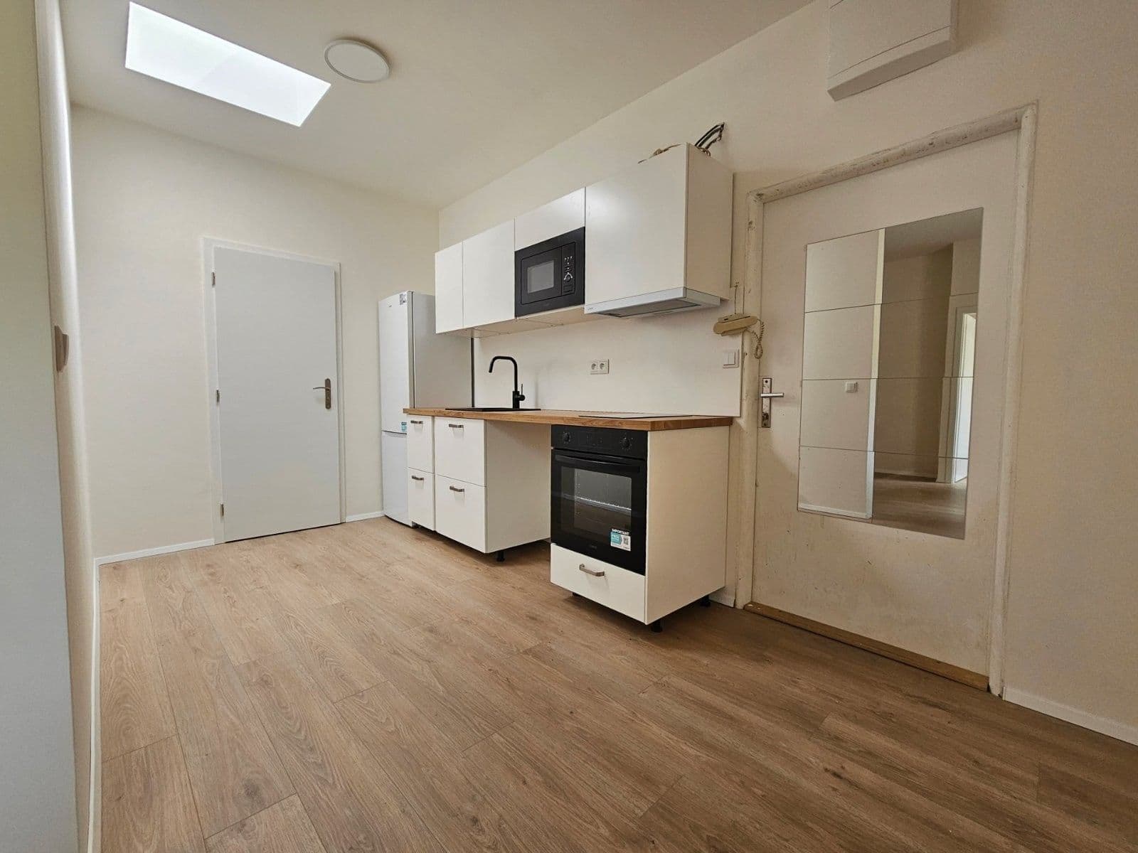 1 bedroom with open-plan kitchen flat to rent, 37 m², Jugoslávská, Prague, Prague 1 bedroom with open-plan kitchen flat to rent, 37 m², Jugoslávská, Prague, Prague