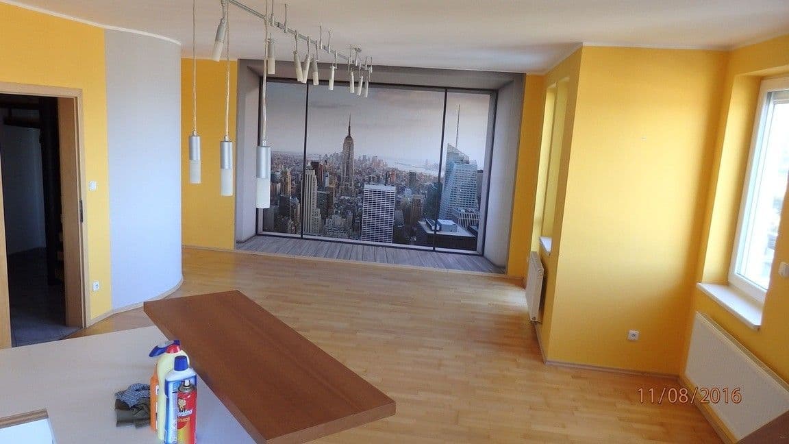 3 bedroom with open-plan kitchen flat to rent, 120 m², Semická, Prague, Prague 3 bedroom with open-plan kitchen flat to rent, 120 m², Semická, Prague, Prague