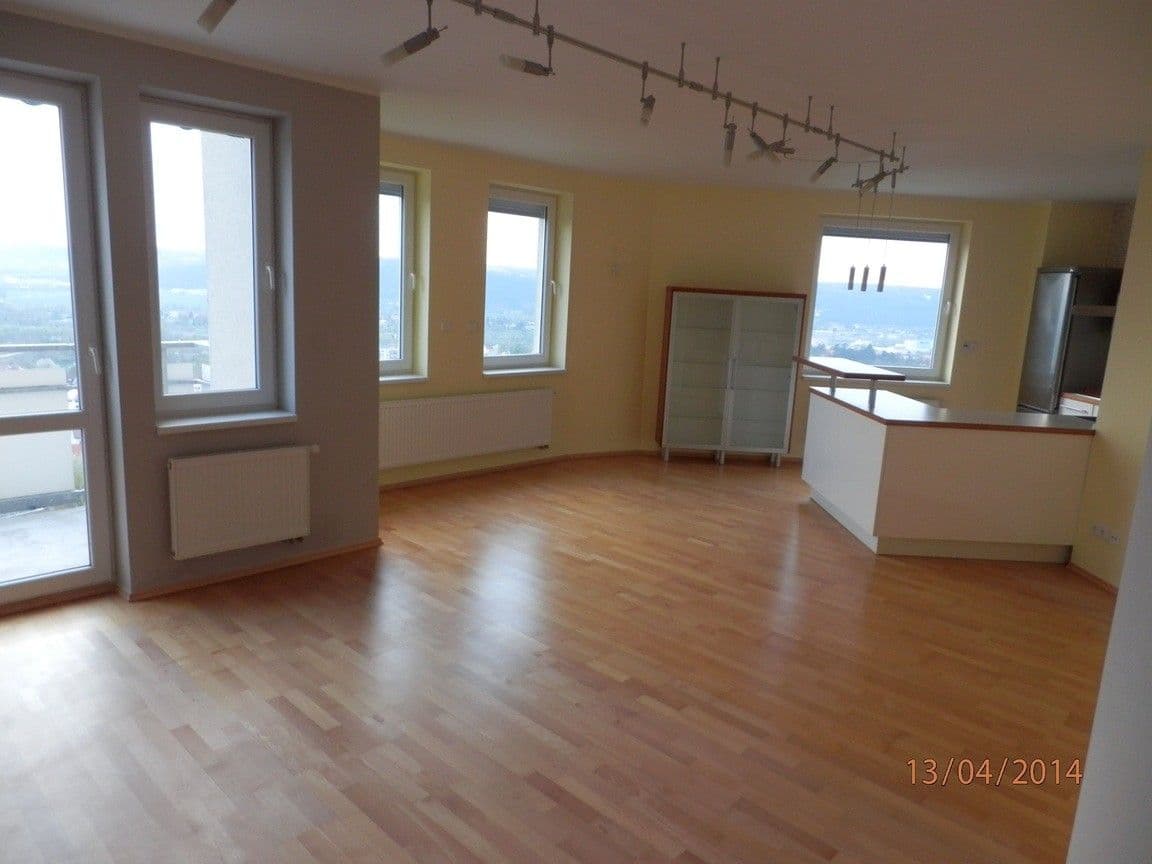 3 bedroom with open-plan kitchen flat to rent, 120 m², Semická, Prague, Prague 3 bedroom with open-plan kitchen flat to rent, 120 m², Semická, Prague, Prague