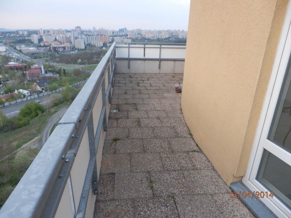 3 bedroom with open-plan kitchen flat to rent, 120 m², Semická, Prague, Prague 3 bedroom with open-plan kitchen flat to rent, 120 m², Semická, Prague, Prague