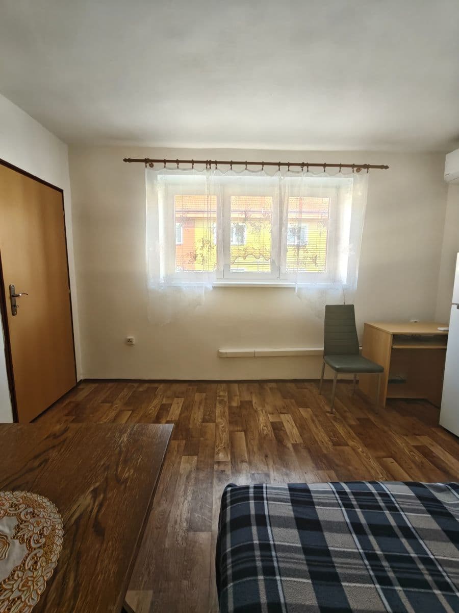 Studio flat to rent, 34 m², Zámecká, Kynšperk nad Ohří, Karlovarský Region Studio flat to rent, 34 m², Zámecká, Kynšperk nad Ohří, Karlovarský Region